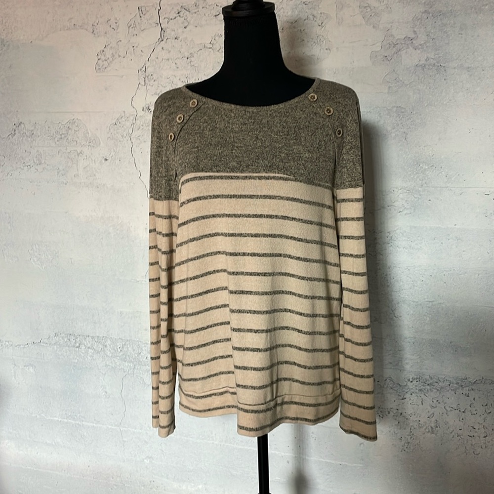 Pink clover striped top size large